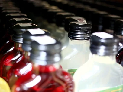 Miniatura: Zakażą reklamy piwa 0 proc., małpki...