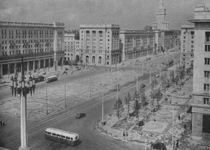 Miniatura: Architektura a walka klas. Socrealizm miał...