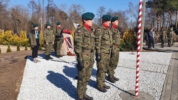 Upamiętnienie Katarzyny i&nbsp;Sebastiana Kazak&oacute;w zamordowanych za&nbsp;pomoc Żydom w&nbsp;czasie okupacji niemieckiej.