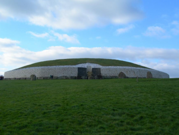 Gr&oacute;b korytarzowy Newgrange, Irlandia