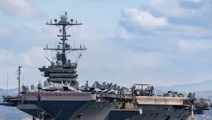 Miniatura: Myśliwiec wypadł za burtę z lotniskowca na...