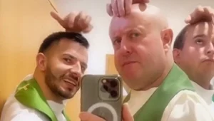 Miniatura: Ksiądz-didżej bije rekordy popularności