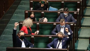 Miniatura: Najnowszy sondaż. Tracą trzy formacje,...