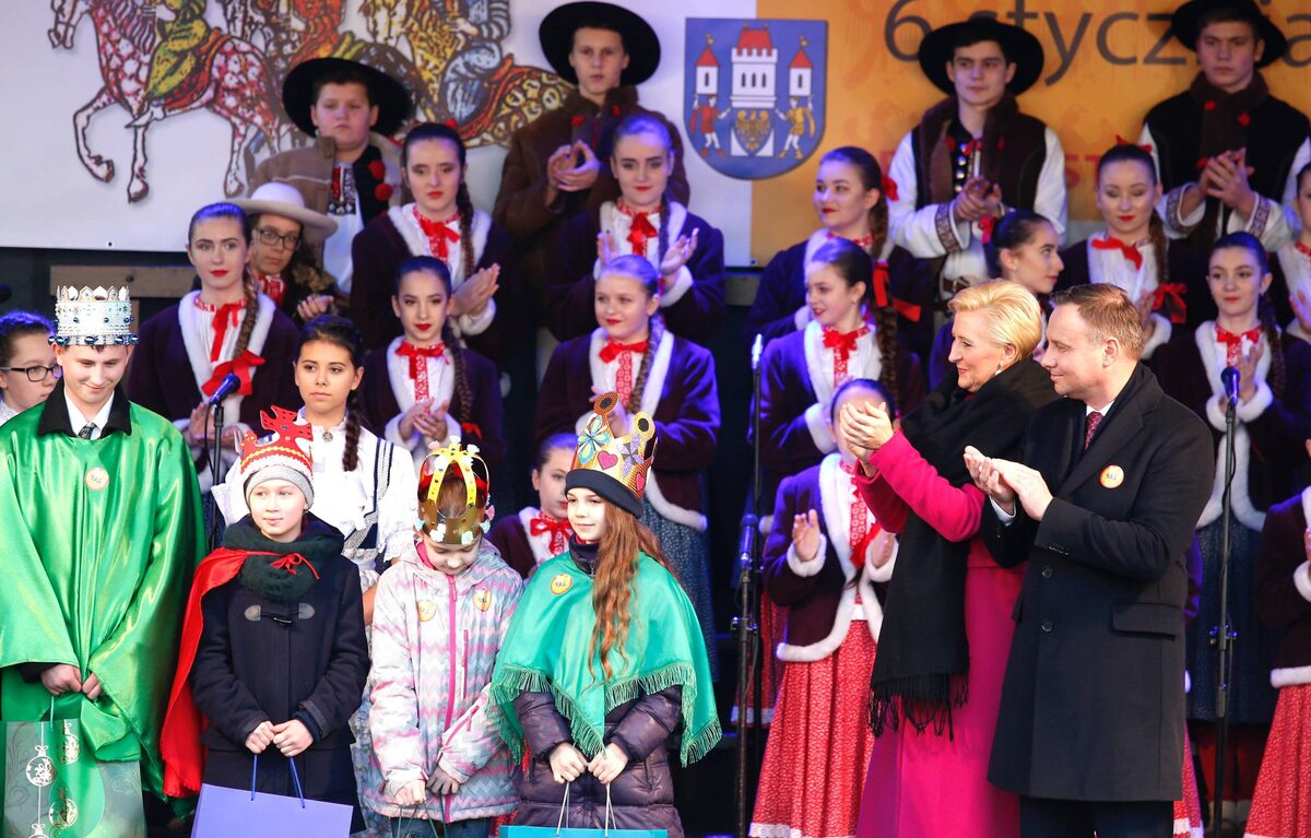 Prezydent Andrzej Duda wraz z małżonką Agatą Kornhauser-Dudą uczestniczą w IV Orszaku Trzech Króli, z okazji Święta Objawienia Pańskiego w Skoczowie. 