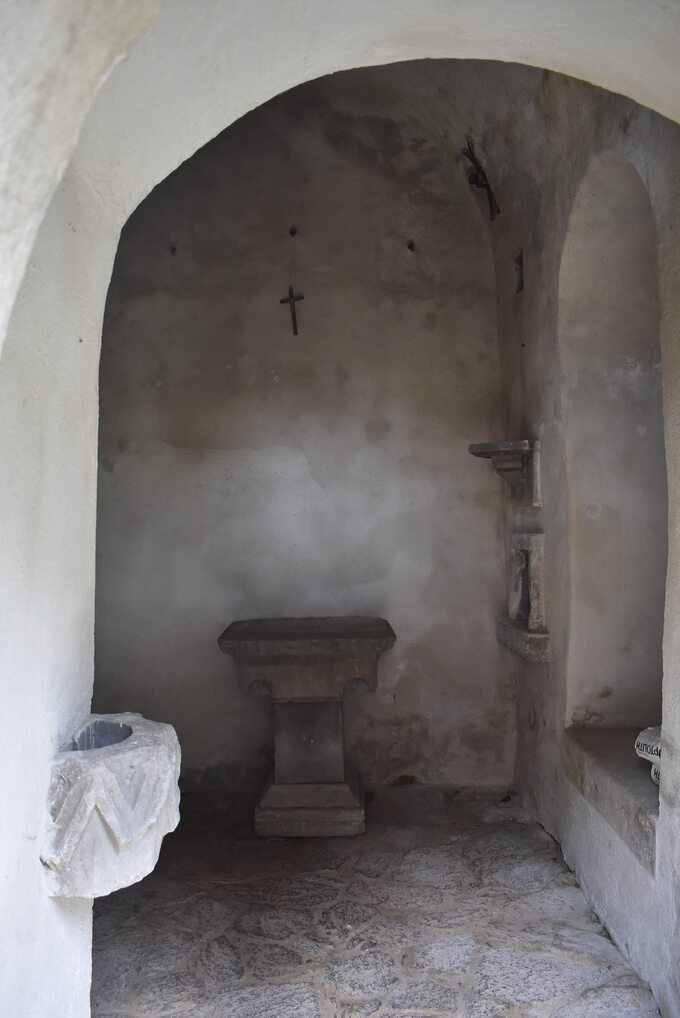 Zamek Miecz - wnętrze kaplicy zamkowej