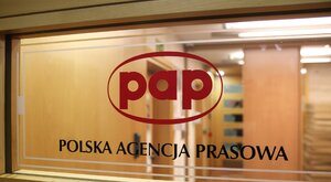 Miniatura: "Policjantka zaatakowana nożem". PAP...