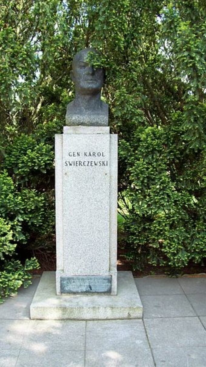 Pomnik gen. Świerczewskiego