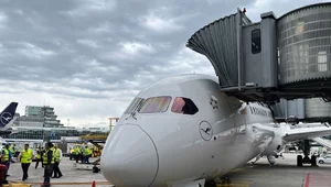 Miniatura: Boeing Lufthansy runął na płytę lotniska....