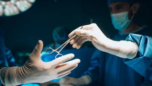 Miniatura: Chirurg gwałcił i molestował prawie 300...