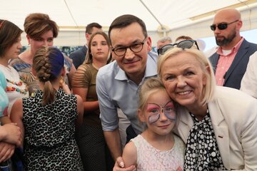 Mateusz Morawiecki podczas pikniku zorganizowanego z okazji inauguracji programu „500+ na każde dziecko” 