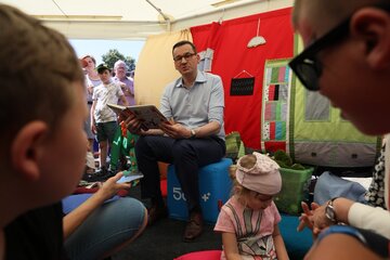 Mateusz Morawiecki podczas pikniku zorganizowanego z okazji inauguracji programu „500+ na każde dziecko” 