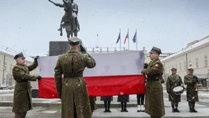 Miniatura: Pierwsza taka ceremonia przed Pałacem...