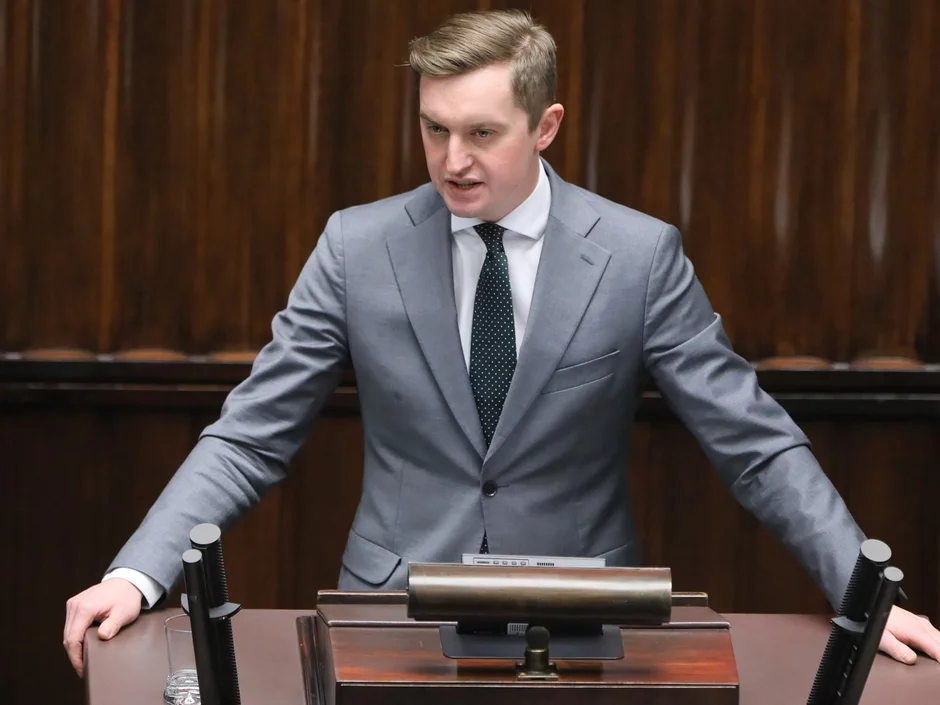 Miniatura: Władza chce przejąć Trybunał...