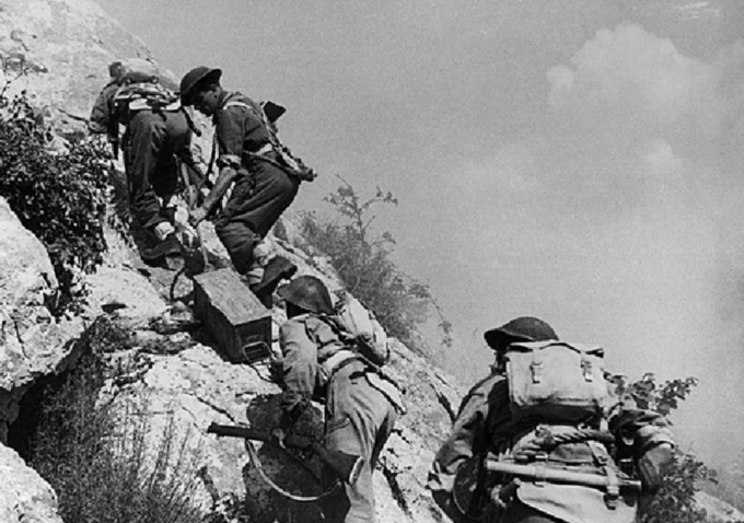 Polacy walczący o Monte Cassino