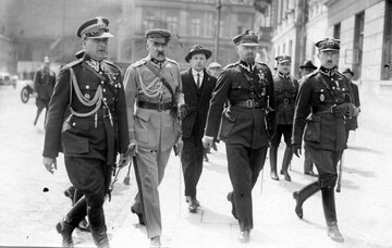 Bolesław Wieniawa-Długoszowski, J&oacute;zef Piłsudski, Aleksander Prystor, Wacław Stachiewicz. Plac Saski, 31 maja 1926