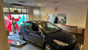 Miniatura: Pijany Gruzin wjechał autem w komisariat....