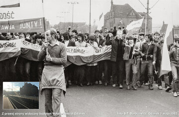 100-tysięczny poch&oacute;d na&nbsp;trasie Gdańsk-Wrzeszcz-Zaspa. Stanisław Bortkiewicz w&nbsp;ciemnej kurtce i&nbsp;okularach