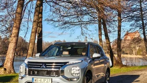 Miniatura: Mitsubishi Outlander Phev