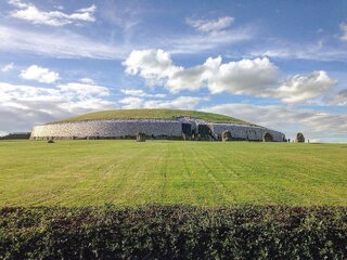 Newgrange - grobowiec korytarzowy w Irlandii