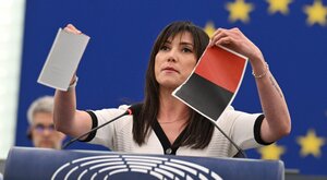 Miniatura: Zajączkowska-Hernik podarła banderowską...
