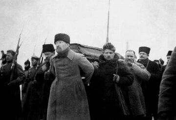 Pogrzeb Lenina (z przodu Feliks Dzierżyński), 27 stycznia 1924&nbsp;r.