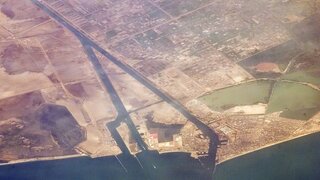 Kanał Sueski, wejście od&nbsp;strony Morza Śr&oacute;dziemnego