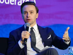 Miniatura: Bosak: Trzeba zamknąć rynek pracy dla...