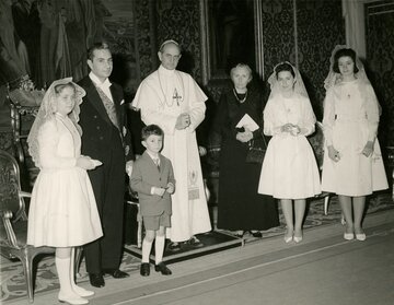 Papież Paweł VI i&nbsp;premier Włoch Aldo Moro z&nbsp;rodziną