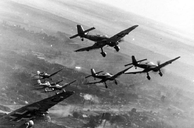 Ju-87 podczas misji na froncie wschodnim. Przełom 1943/44 r.
