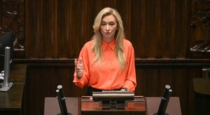 Miniatura: Celebrytka zaskoczyła w Sejmie. "Wstyd"