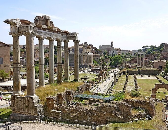 Forum Romanum. Pozostałości świątyni Saturna