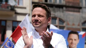 Miniatura: W co gra Rafał Trzaskowski? "Będzie gra na...