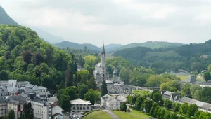 Miniatura: Lourdes. Mozaiki Marko Rupnika będą znikać...