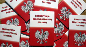 Miniatura: Konstytucyjne potyczki