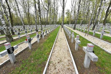 Wojskowe Powązki. Groby żołnierzy poległych podczas wojny polsko-bolszewickiej w&nbsp;1920