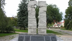 Miniatura: Skandal we Wrocławiu. Zdewastowano pomnik...