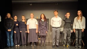 Miniatura: Bliskie spotkania z poezją i tajemnicą....