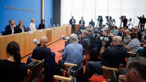 Miniatura: Fedorska: Rzeczowa konferencja AfD. Weidel...