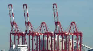 Miniatura: Iran zarabia na eksporcie ropy dwa razy...