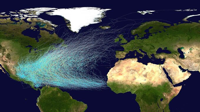 Trasy huraganów na Oceanie Atlantyckim w latach 1851–2019. Widać, że przez trójkąt bermudzki przechodzi wiele burz