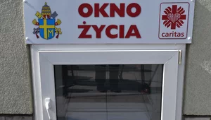 Miniatura: 6-letnia dziewczynka porzucona w oknie...