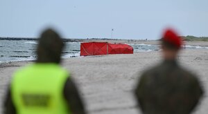 Miniatura: Eksplozje na plaży w Rusinowie. Wojsko...