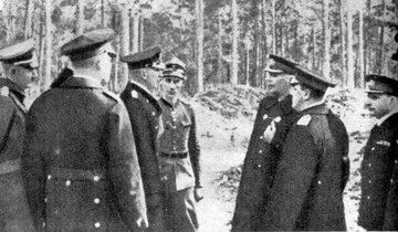 Kapitulacja Helu. Na&nbsp;zdjęciu admirał Unrug (R) oraz&nbsp;admirał Schmundt (L)