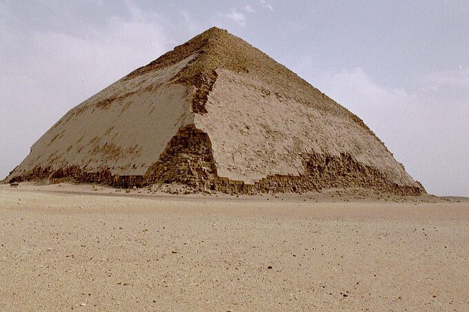 Piramida faraona Snefru, tzw. Łamana piramida