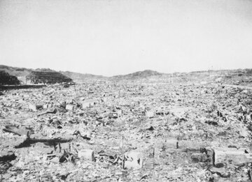 Nagasaki po&nbsp;wybuchu bomby atomowej