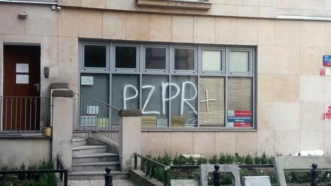 Kolejny atak na&nbsp;biura posł&oacute;w PiS