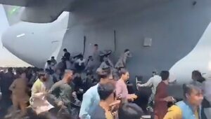 Miniatura: Chaos na lotnisku w Kabulu. Wstrząsające...