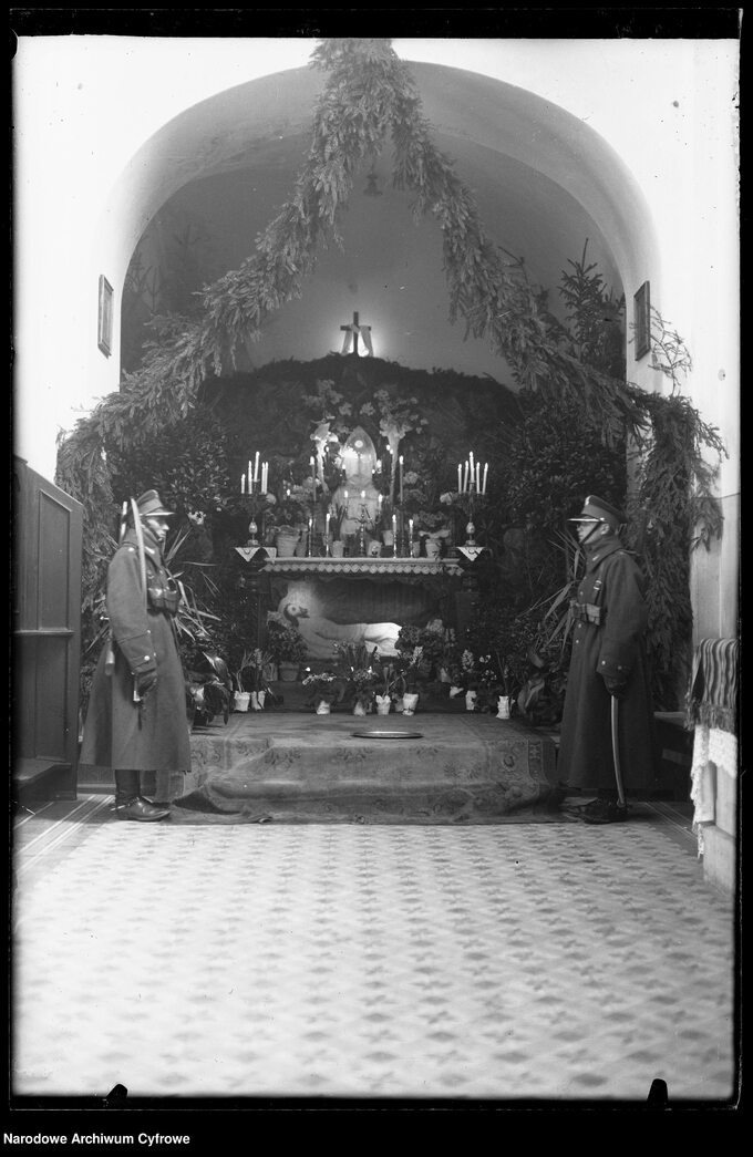 Straż przy Grobie Pańskim w Wielką Sobotę. 1937 rok