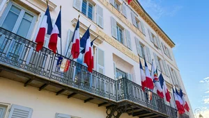 Miniatura: Nowo wybrani prawicowi merowie zdejmują z...