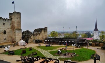 Ruiny zamku Rakvere w&nbsp;Inflantach, dziś Estonia
